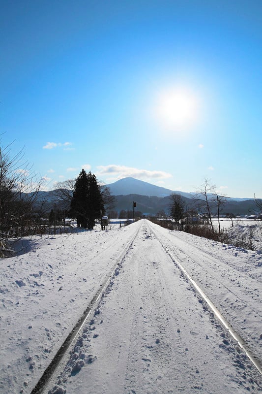 雪原山