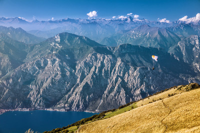 阿尔卑斯山和加尔达湖