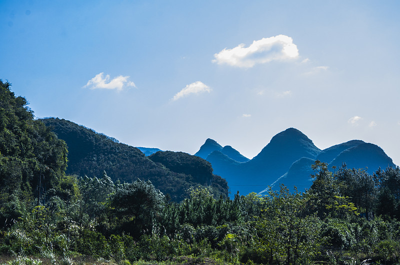 群山和乡村景色预览效果