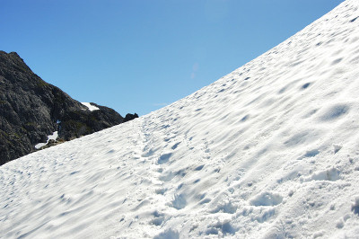 雪通向山顶