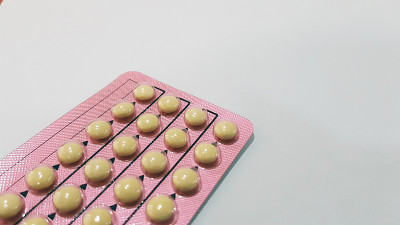 复方口服避孕药(COCP)或避孕药是一种用于停止排卵、月经周期、防止怀孕等性功能革命的激素药物。医疗