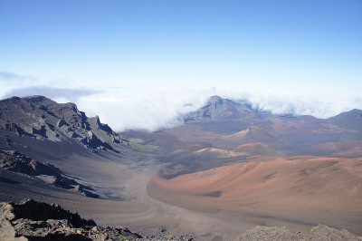 一个晴朗的下午，哈雷阿卡拉火山口