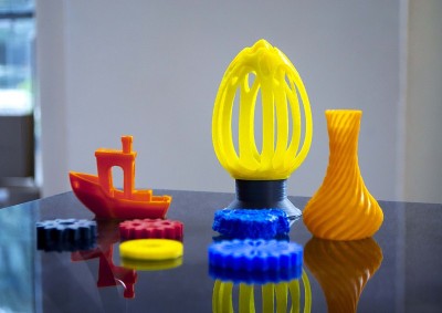 抽象模型打印的3d打印机特写。