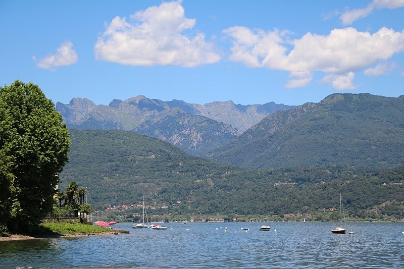 意大利皮埃蒙特马焦雷湖的巴维诺风景