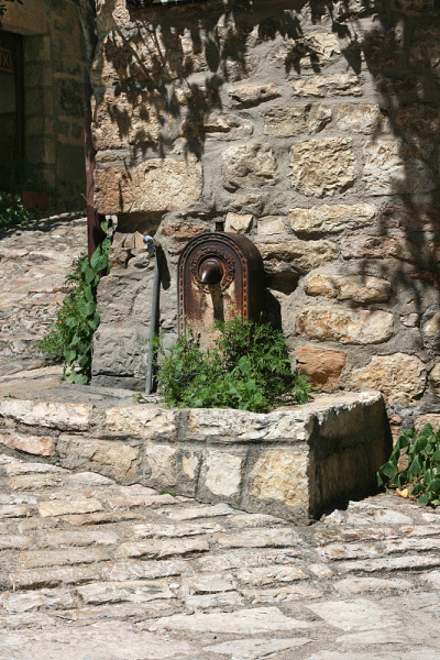 喷泉圣埃尼米村，峡谷杜塔恩，法国