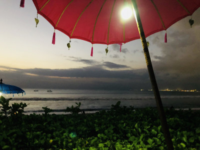印度尼西亚巴厘岛库塔海滩的日落