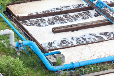 蓝色输氧管道，供水曝气，工业厂房