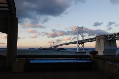 从香川县坂aide市看到的濑户大桥。