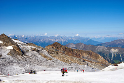 奥地利“Hintertux”滑雪场，海拔3250米
