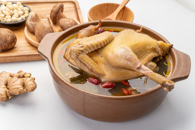 中国传统食物，美味的炖鸡汤