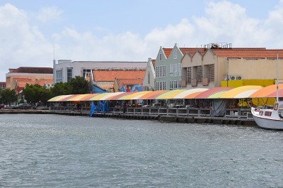 Punda Willemstad的露天市场摊位