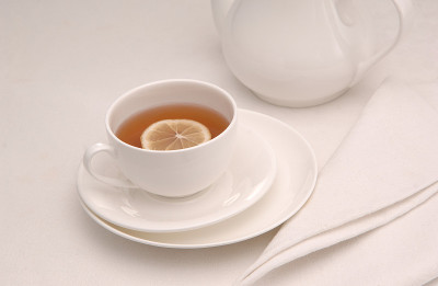 茶碟、杯子和餐巾