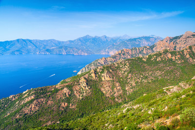 科西嘉海岸的岩石景观