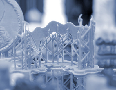 用3d打印机制作的蓝色光聚合物模型