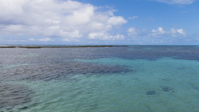 在Lençóis Maranhenses国家公园，清澈的大海