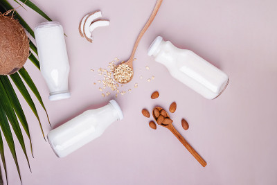 不同类型的非乳制品素食牛奶