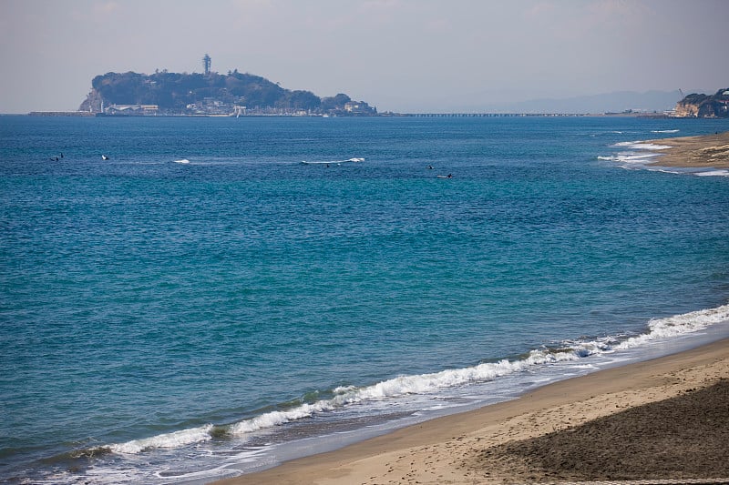 远处的Enoshima