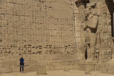 位于北非埃及卢克索国王谷的拉美西斯三世“Medinet Habu”的停尸寺