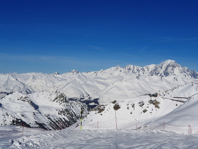 勃朗峰在冬天的滑雪场