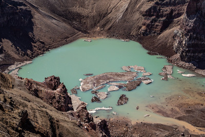 俄罗斯堪察加半岛火山的硫磺湖
