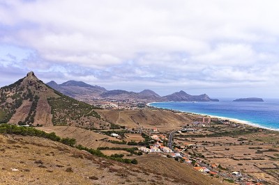波尔图圣岛(葡萄牙马德拉群岛)的山脉和火山全景