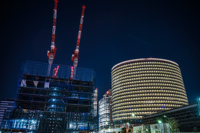 一幢办公楼的建筑工地(横滨港人未来井)