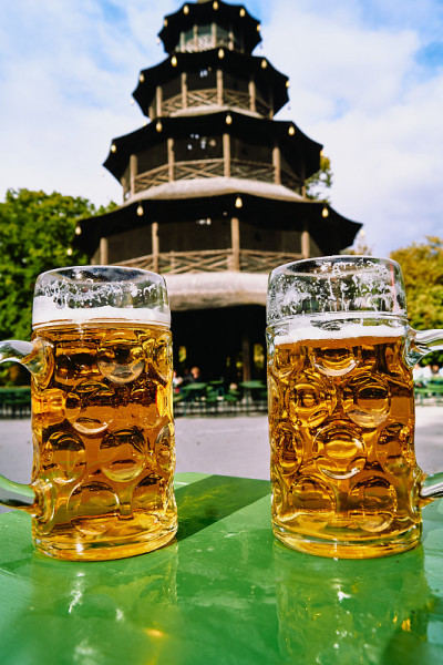桌上的啤酒