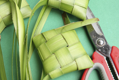 做饺子米饭(ketupat nasi)