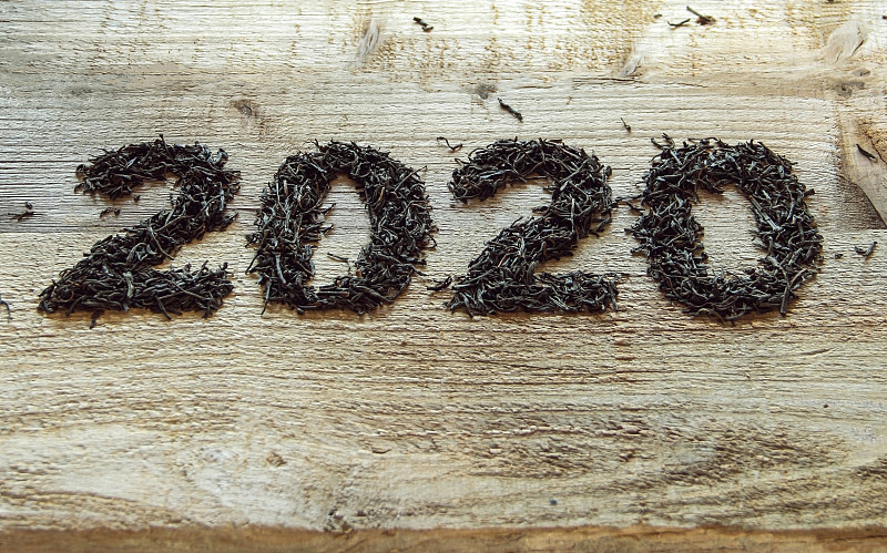 2020年以干凉茶为背景，以质朴的木纹为背景预览效果