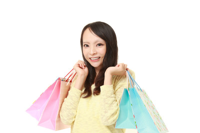 日本女人与购物袋