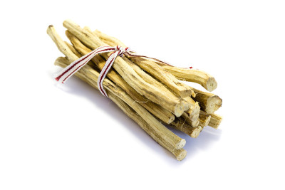 甘草棒孤立在白色背景