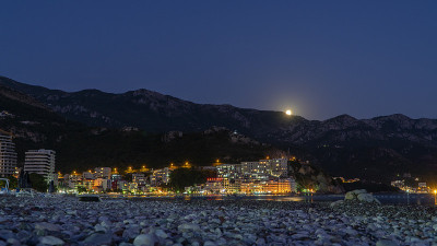晚上的黑山拉斐洛维奇海滩