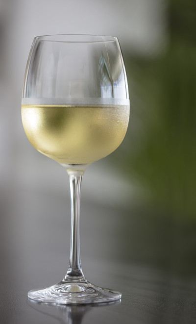 一杯白葡萄酒