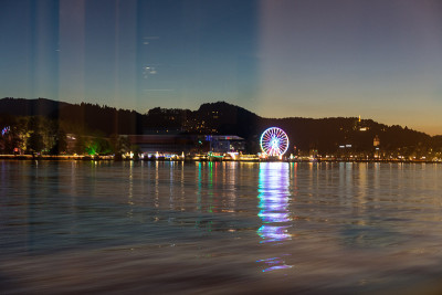 夜幕下与卢塞恩轮渡水上倒影旅游目的地