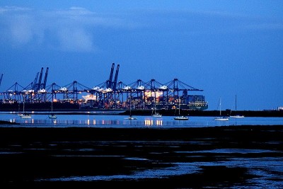 费利克斯托码头夜间航运沿海背景