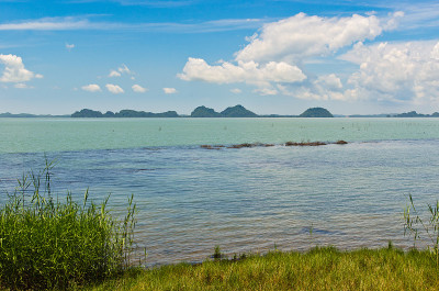 松卡湖的湖岸景色