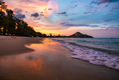 Suan Son Pradipat海滩日落在Prachuap Khiri汗，泰国