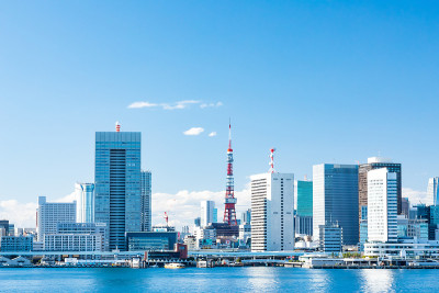从晴美码头看竹叶码头的侧视图
