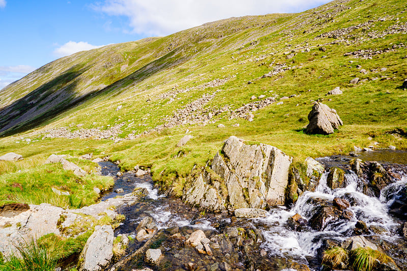 Kirkstone Pass Lake District的小瀑布特写