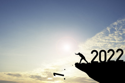 人把一号推下悬崖，那里有2022号蓝天和日出。它象征着迎接2022年新年的到来。