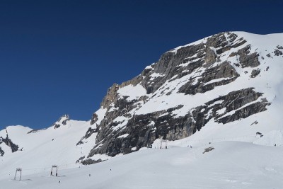 德国阿尔卑斯山Zugspitzplatt高原上的山顶景色