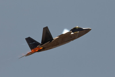 F-22猛禽，加力燃烧室打开
