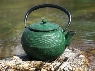 河前青铁铸茶壶