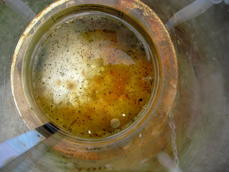 由金属制成的湿度计内部装有水，用于水文或气象学家测量雨水水位。
