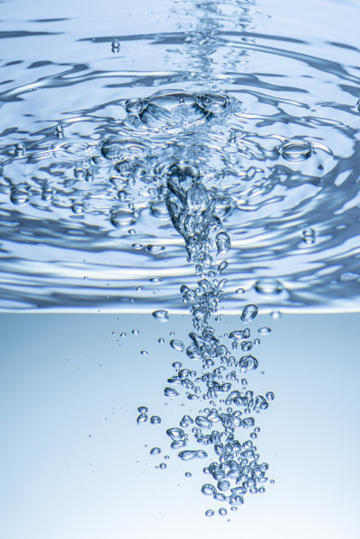 气泡在水中