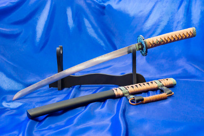 日本武士刀的刀。武士的武器。这是一位武术大师手中的强大武器。