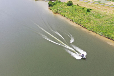 在江户川享受Wake board