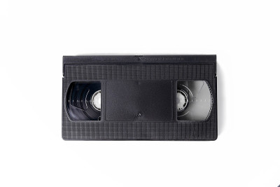 白色孤立背景的VHS录像带