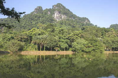 喀斯特地貌在Tam Coc的全景
