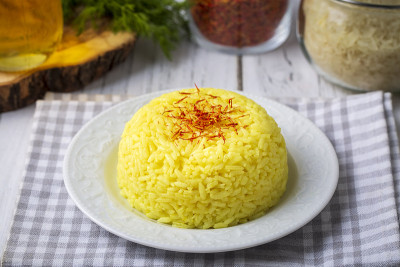 一盘藏红花米饭肉饭(土耳其名字;safranli pilav)